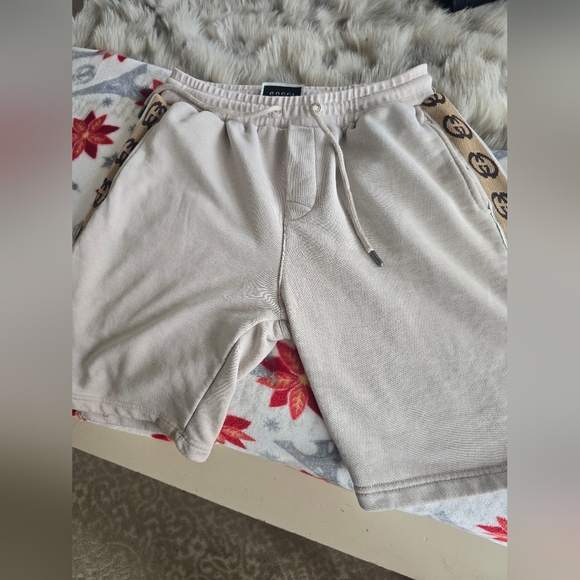 Gucci Side Double Globo Beige Shorts. - Picture 8 of 17